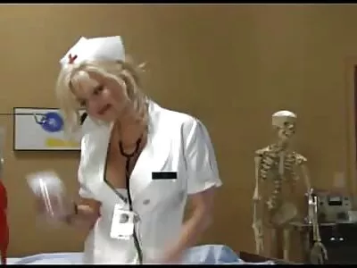 Спокуслива сусідка. еротика на вулиці