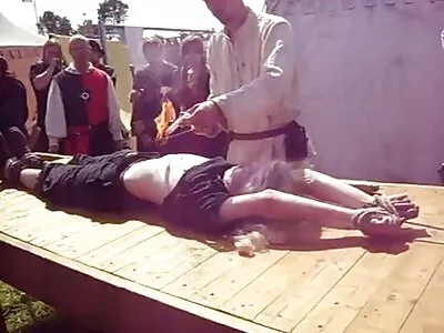 Друг батька не зміг відмовитися від ще одного траху з порно еротика секс німфеткою.
