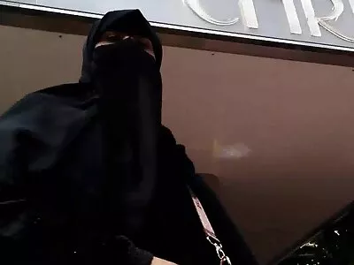 Таша Хольц приймає жостка еротика в наявності потоки сперми.