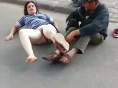 Хлопець erotika klipove знімає акт рукоблуддя на камеру.